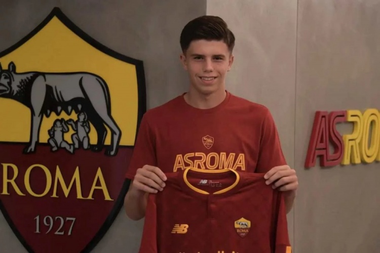 华体会体育平台-迪马济奥：都灵再次追求罗马中场罗马诺，罗马想要加入回购条款